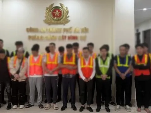 Triệt phá “ổ” bóng cười Sành Lounge giữa phố Thái Hà: Khởi tố 26 đối tượng, thu hàng chục bình N2O