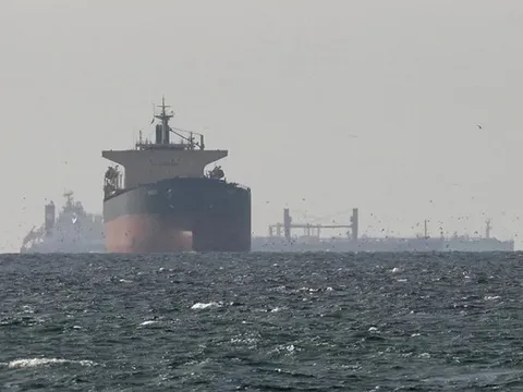 UAE bác tin tham gia chiến dịch mở cửa eo biển Hormuz