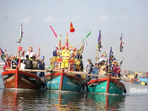 Lướt sóng trải nghiệm lễ hội Cầu Ngư hơn 200 năm tuổi trên đầm Thị Nại