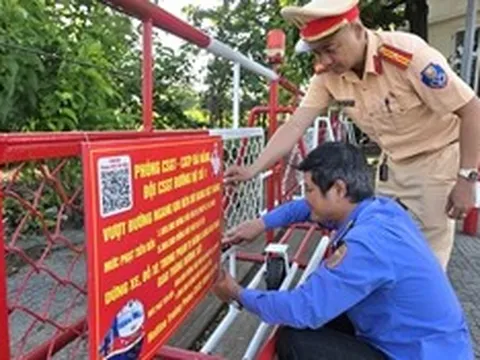 Vượt cần chắn khi tàu hỏa tới ở Đà Nẵng: Đừng để nhanh một giây, gánh hậu quả cả đời