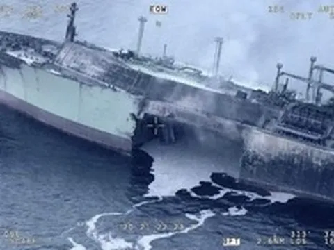 Nỗ lực giải cứu thất bại, tàu chở LNG Nga trôi nổi không kiểm soát trên Địa Trung Hải