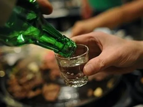 Bán rượu bia cho người dưới 18 tuổi bị phạt đến 3 triệu đồng, ai cũng nên biết