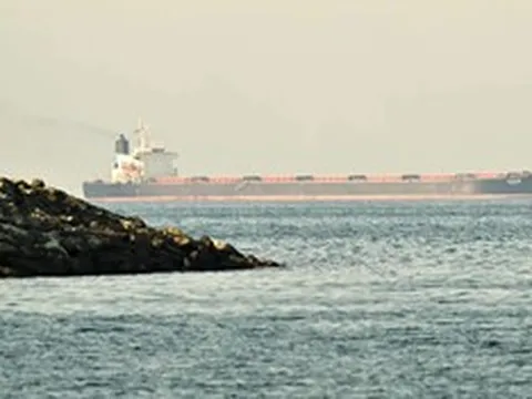 Người tiêu dùng từ châu Âu đến châu Á đều “chịu trận” trước khủng hoảng eo biển Hormuz