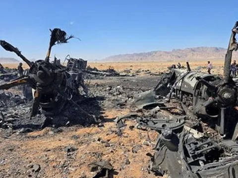 Mỹ giải cứu phi công, cảnh báo Iran nếu Hormuz tiếp tục bị phong tỏa