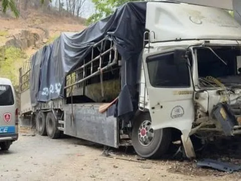 Xe tải bất ngờ lao xuống vực sâu, 3 người tử vong