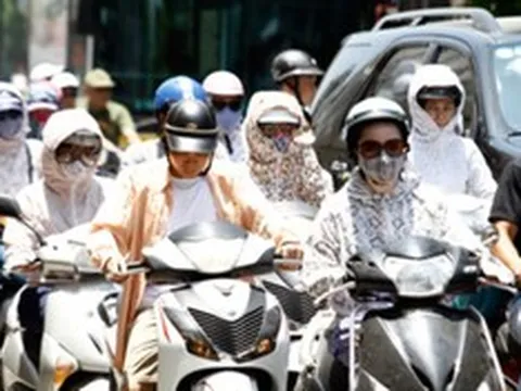 Nhiệt độ tăng sốc, miền Trung “chạm trần” 41,9°C, miền Bắc nắng nóng gay gắt trên diện rộng