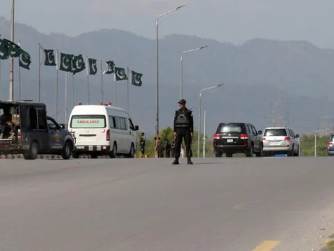 Ông Trump cảnh báo rắn, Iran thận trọng