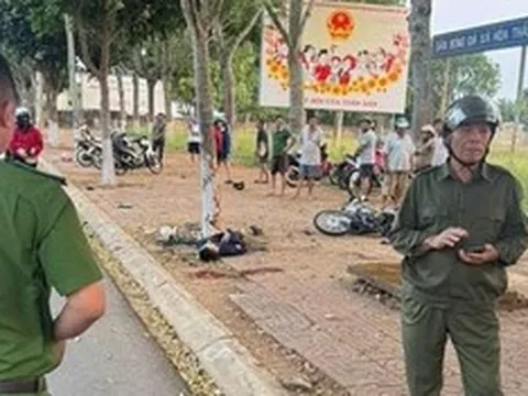 Kẹp 3 lao xe tốc độ cao, 2 học sinh tử vong thương tâm