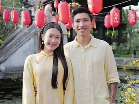 Chuyện gì xảy ra khi "sóng gió" bủa vây cặp đôi hot nhất, nhì làng bóng đá?