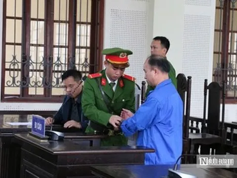 Sự cô độc của ông bố 7 con ngày hầu toà và độc chiêu giấu ma túy trong nội y