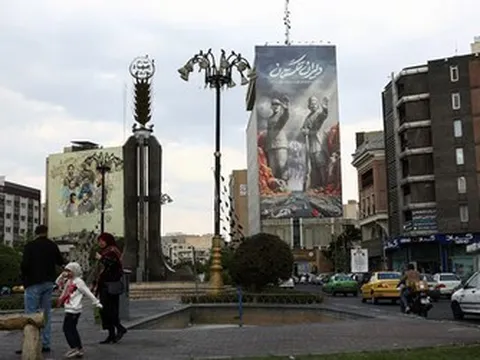 Mỹ bắt đầu phong tỏa các bến cảng của Iran, chính quyền Tehran đe dọa đáp trả