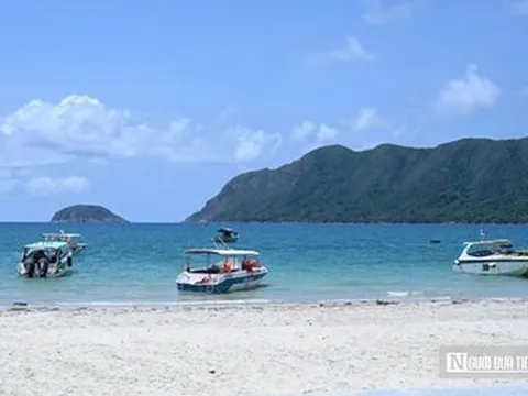 Côn Đảo "giữ nhiệt" du lịch: Giá tăng cao, khách vẫn đổ về