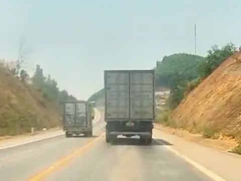 VIDEO: Cao tốc Cam Lộ – La Sơn hạn chế tốc độ 50km/h, nhiều tài xế "thiếu kiên nhẫn" vẫn lấn làn, vượt ẩu