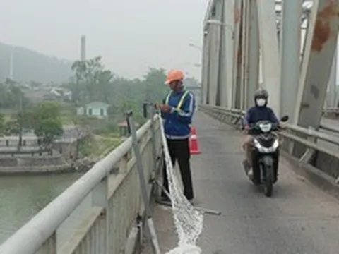 Xây dựng, lắp đặt lưới an toàn trên cầu Bến Thủy 1