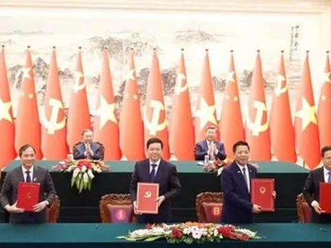 Việt Nam và Trung Quốc ký kết nhiều văn kiện hợp tác chiến lược