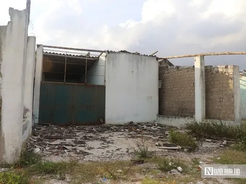 Giải toả hàng loạt ki ốt ở “phố đèn đỏ” Hòn Câu