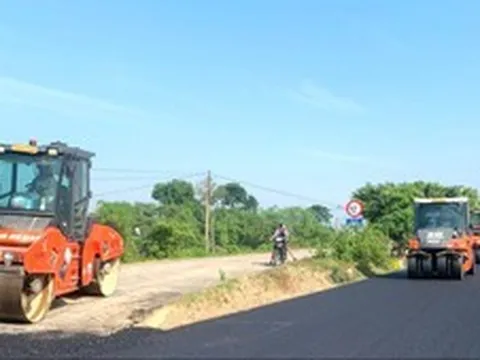 Nguy cơ không kịp bảo trì đường bộ trước mùa mưa