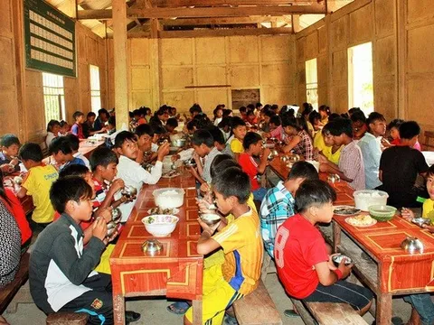 Những bữa ăn bán trú- đừng để niềm tin của trẻ nhỏ bị "ăn bớt"