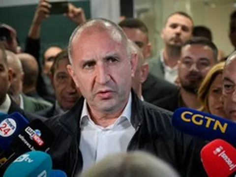 Cựu Tổng thống Bulgaria Rumen Radev trên đà thắng lớn trong cuộc bầu cử mang tính bước ngoặt