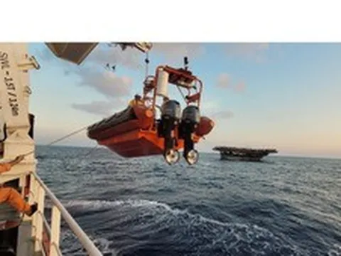 Cứu kịp thời ngư dân bị đột quỵ ở vùng biển Đặc khu Hoàng Sa