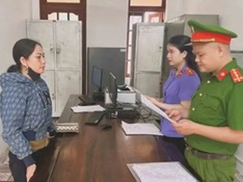 Mượn 4 xe máy rồi mang đi cầm cố, 2 mẹ con bị khởi tố