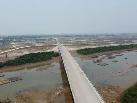 Nghệ An: Chờ giải phóng mặt bằng, công trình cầu trăm tỷ chưa thể thông tuyến