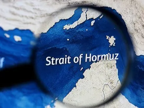 Công ty an ninh cảnh báo về tin nhắn lừa đảo cam kết giúp tàu qua Eo biển Hormuz