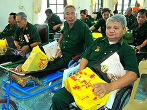 Chăm lo đời sống người có công nhân Kỷ niệm 51 năm ngày Giải phóng miền Nam, thống nhất đất nước