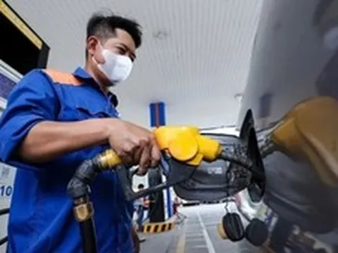 Từ chính sách thuế xăng dầu đến tư duy quản trị mới