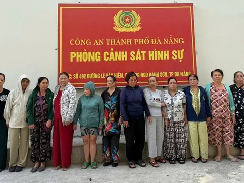 Bắt quả tang 11 đối tượng tụ tập đánh bạc bằng hình thức "binh 13 lá"