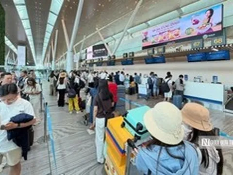 Cảng HKQT Tân Sơn Nhất khuyến cáo hành khách làm thủ tục sớm, hoặc check-in online dịp lễ 30/4 – 1/5