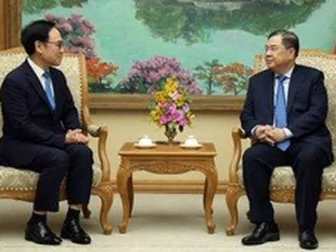 Phó Thủ tướng Thường trực Phạm Gia Túc tiếp lãnh đạo Công ty cơ khí Hyundai Rotem