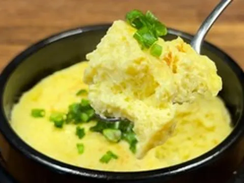 Ăn trứng hấp hâm lại, cả gia đình nhập viện, bác sĩ cảnh báo thói quen "đáng sợ"