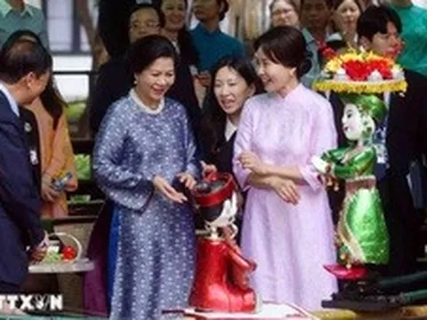 Phu nhân Tổng Bí thư, Chủ tịch nước Tô Lâm và Phu nhân Tổng thống Hàn Quốc thăm Bảo tàng Dân tộc học Việt Nam