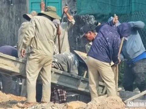 “Chạy nước rút” hoàn thiện đường dẫn lên cầu vượt cửa biển dài nhất miền Trung