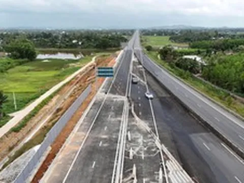 Thông xe gần 200km cao tốc từ Quảng Ngãi đến hầm Cù Mông vào trưa 29/4
