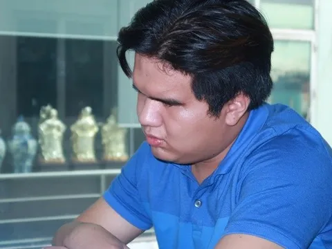 Nỗ lực vượt qua "bóng tối"