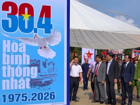 Lâm Đồng: Triển lãm tranh cổ động tấm lớn – lan tỏa ký ức lịch sử, khơi dậy niềm tự hào dân tộc