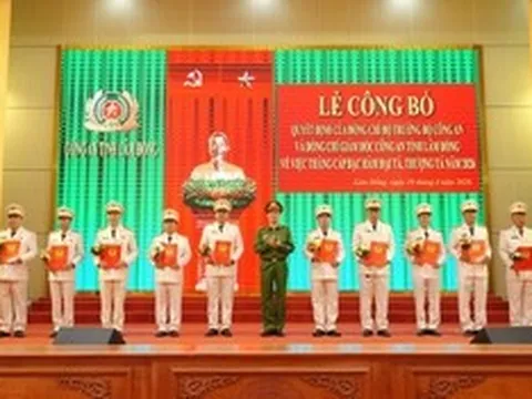 Thăng cấp bậc hàm cho 98 cán bộ chủ chốt Công an Lâm Đồng