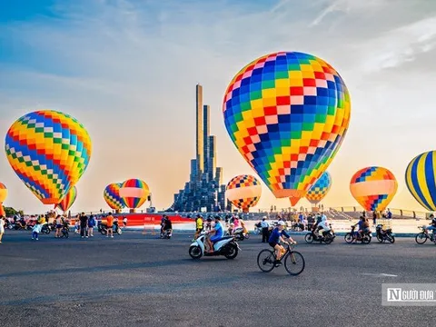 Chiêm ngưỡng dàn khinh khí cầu lần đầu xuất hiện ở Quảng trường Nghinh Phong, Đắk Lắk