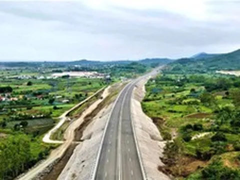 Thông xe 24km cao tốc Chí Thạnh-Vân Phong vào 23h ngày 30/4