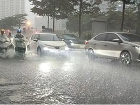 Miền Bắc đón đợt không khí lạnh dồn dập, mưa dông cực lớn, Hà Nội chuyển mát đột ngột