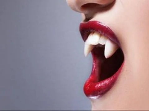 Mài răng nhọn như ma cà rồng, trào lưu gây sốc của giới trẻ khiến dân mạng rùng mình