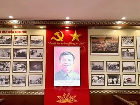 Thăm nhà tưởng niệm người anh hùng “lấy thân mình lấp lỗ châu mai”