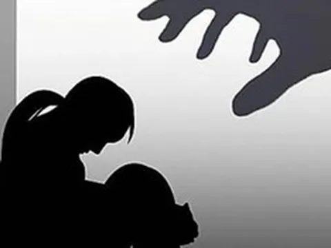 Từ vụ 2 bé bị mẹ ruột bạo hành nguy kịch và tử vong: Ai bảo vệ trẻ em trong chính ngôi nhà của mình?