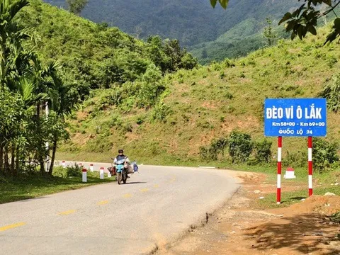Cảnh báo nguy hiểm khi lưu thông qua “nút thắt” hiểm trở trên Quốc lộ 24