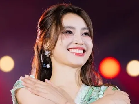 "Ngọc nữ màn ảnh" gặp lại "mối tình đầu" sau nhiều năm