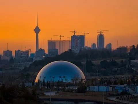 Iran tiếp tục cân nhắc đề xuất hòa bình của Mỹ, Tổng thống Trump lạc quan nhưng vẫn cảnh giác