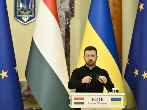 Hungary bất ngờ trả lại tiền và vàng cho Ukraine, ông Zelensky lập tức lên tiếng