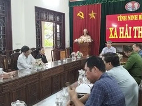 Đình chỉ kinh doanh người phụ nữ gom nước dừa thừa ở Ninh Bình